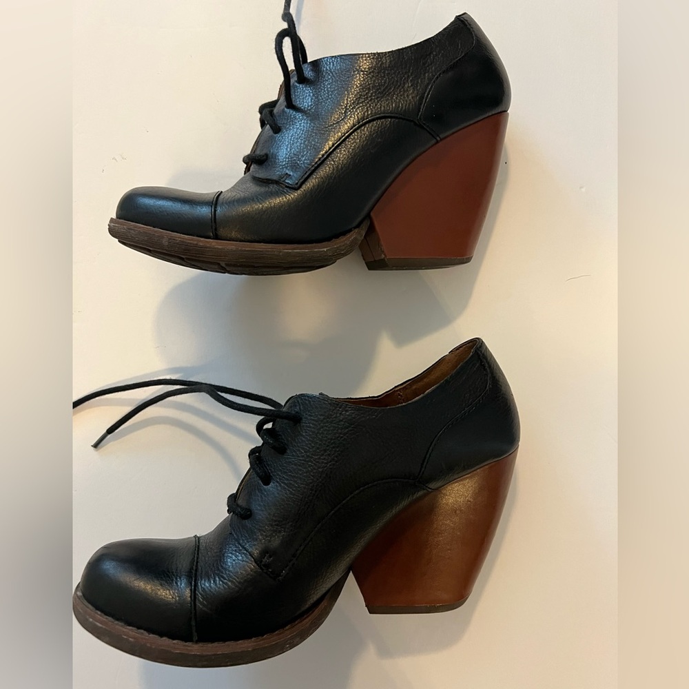 KORKS by Kork ease. Black lace up size 8.5 with 3.5” heel